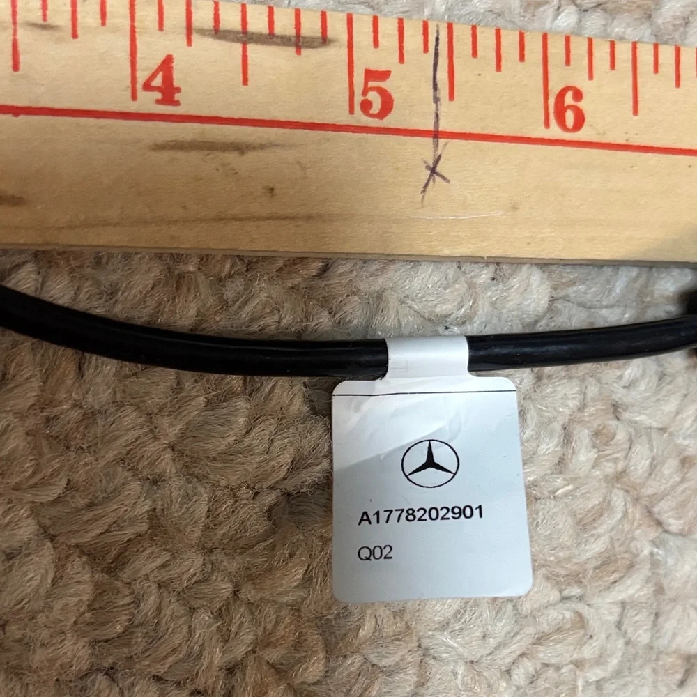 Mercedes-Benz Black USB Adapter Cable